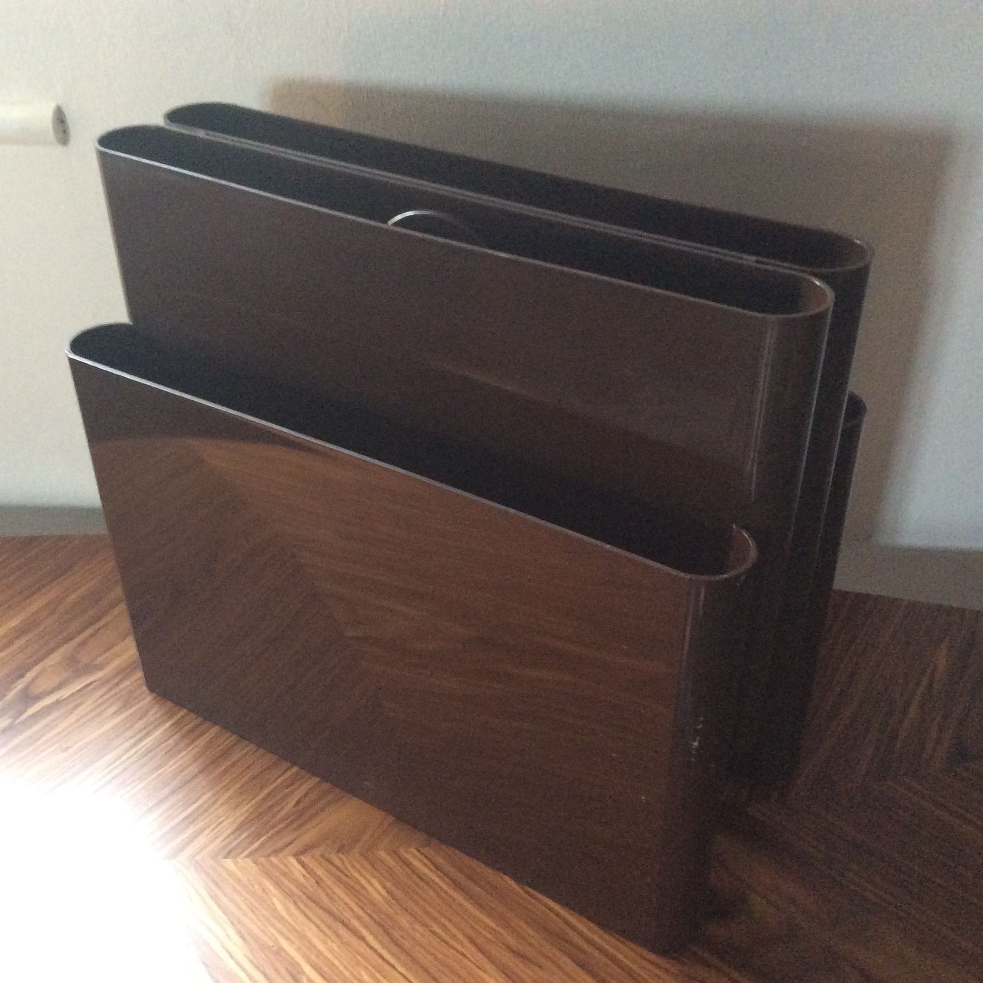 Kartell magazine holder by Giotto Stopino from the 60s-70s Italy
