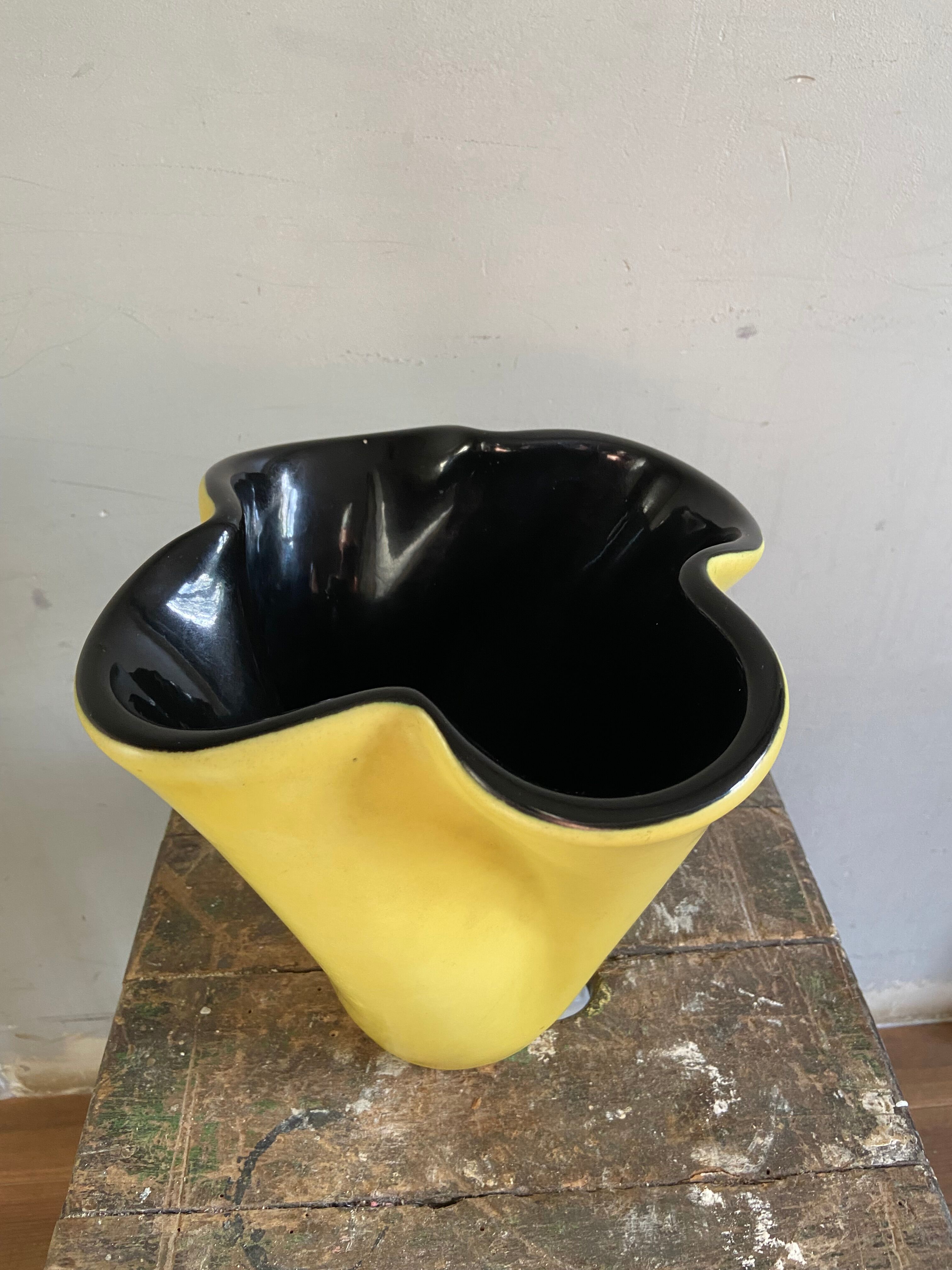 Elchinger corolla vase Yellow and black