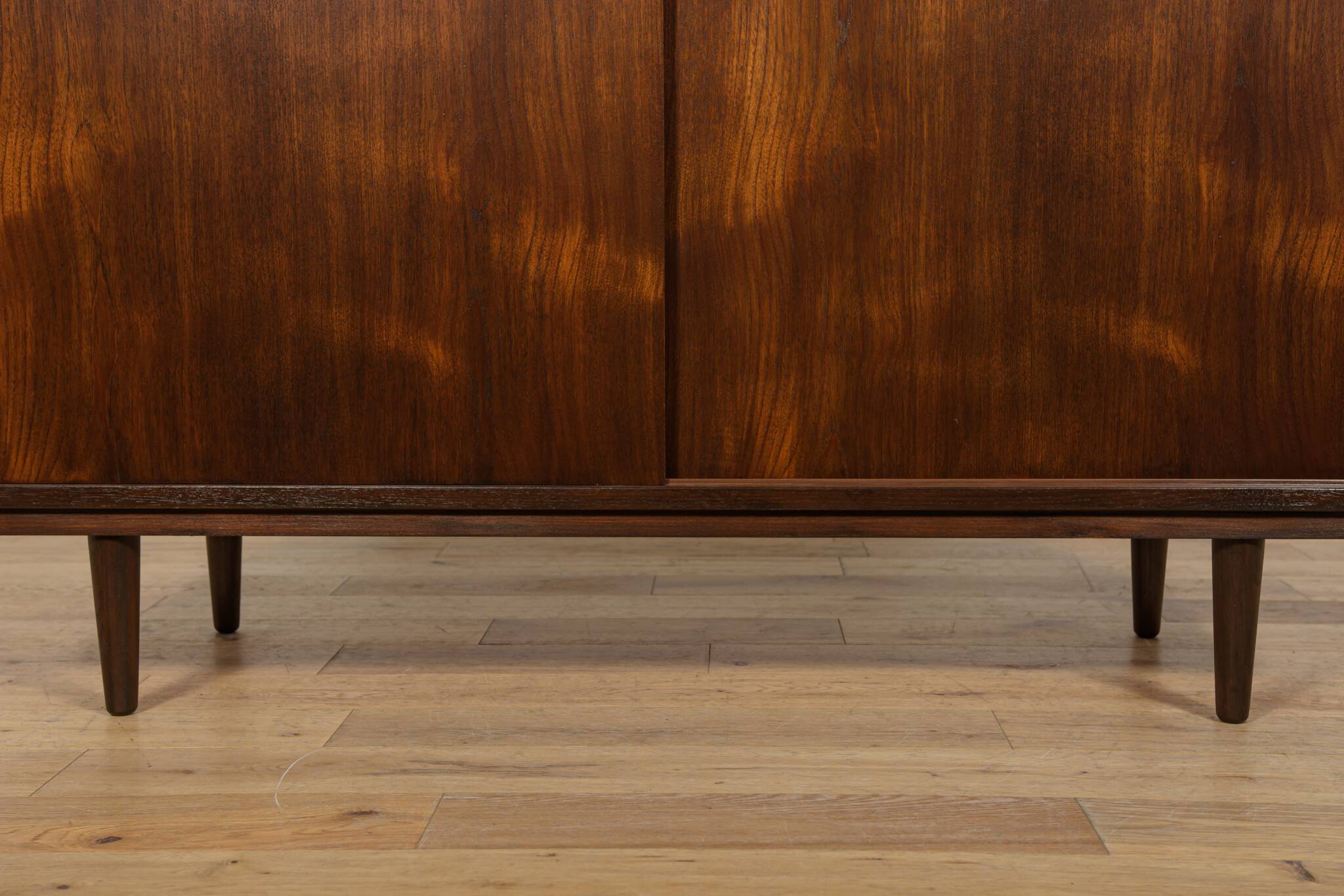 Petit buffet en teck de P. Hundevad pour Hundevad & Co., Danemark, années 1960