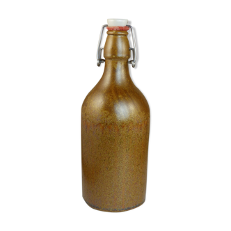 Iridescent sandstone bottle