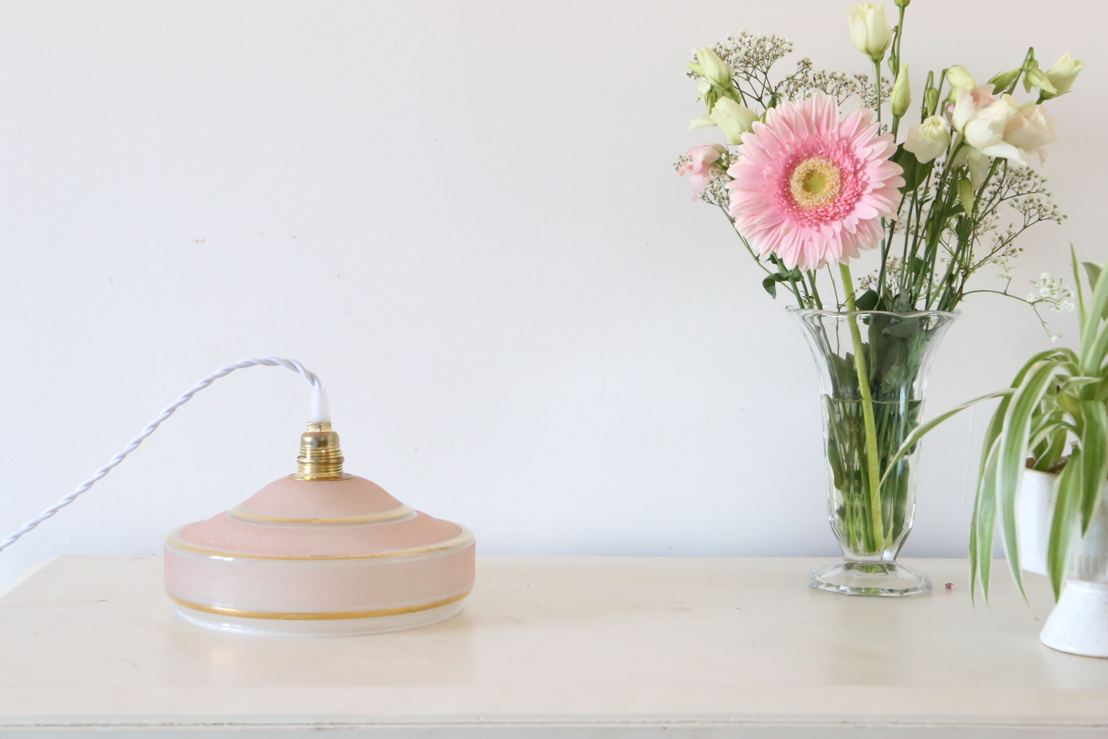 Hanging lamp in granite glass, pink and gold, vintage