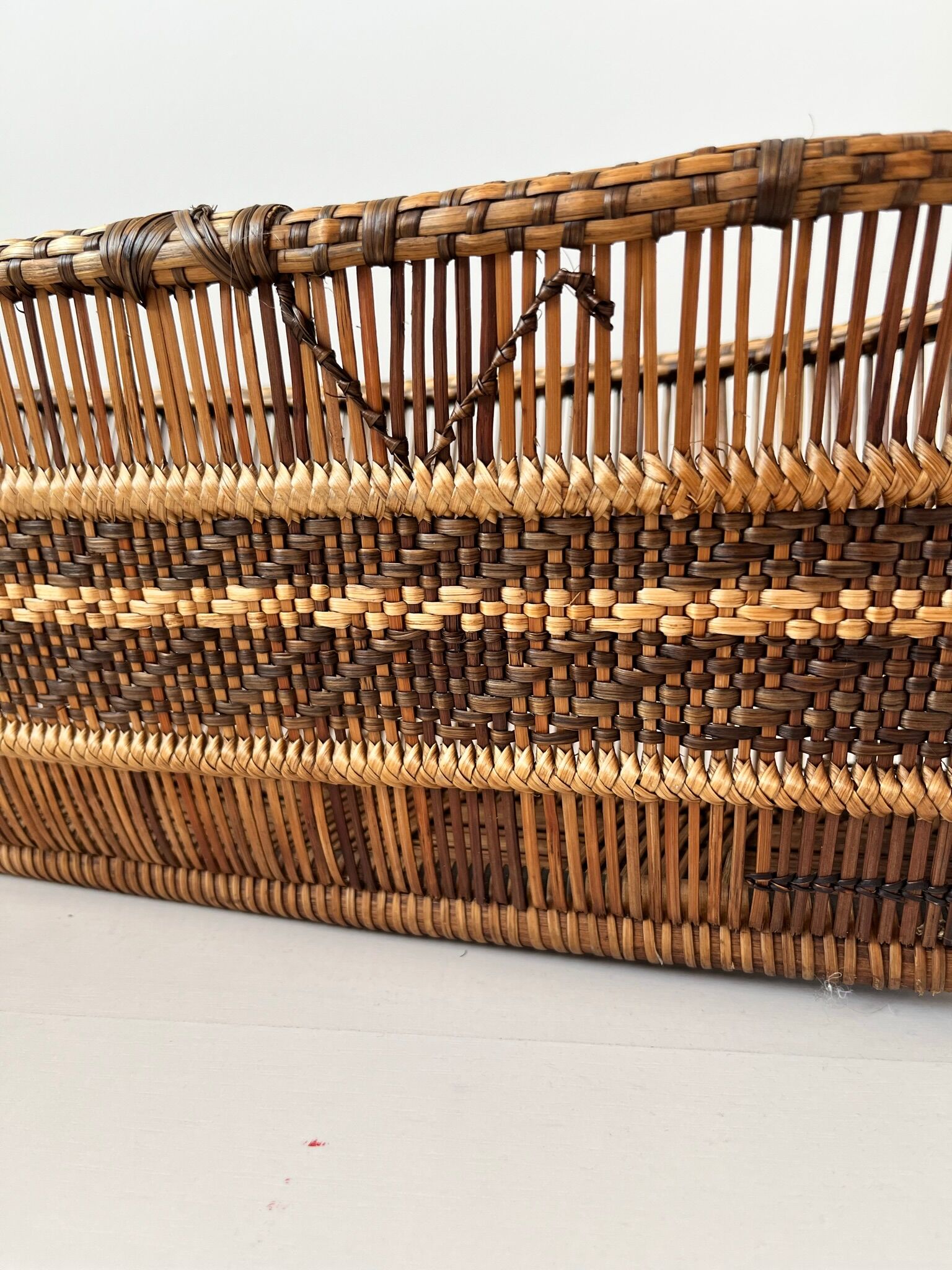 Pot cover in wicker and rattan