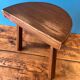 Tabouret tripode en orme