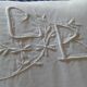 Drap ancien brodé monogramme Cb et fleurs