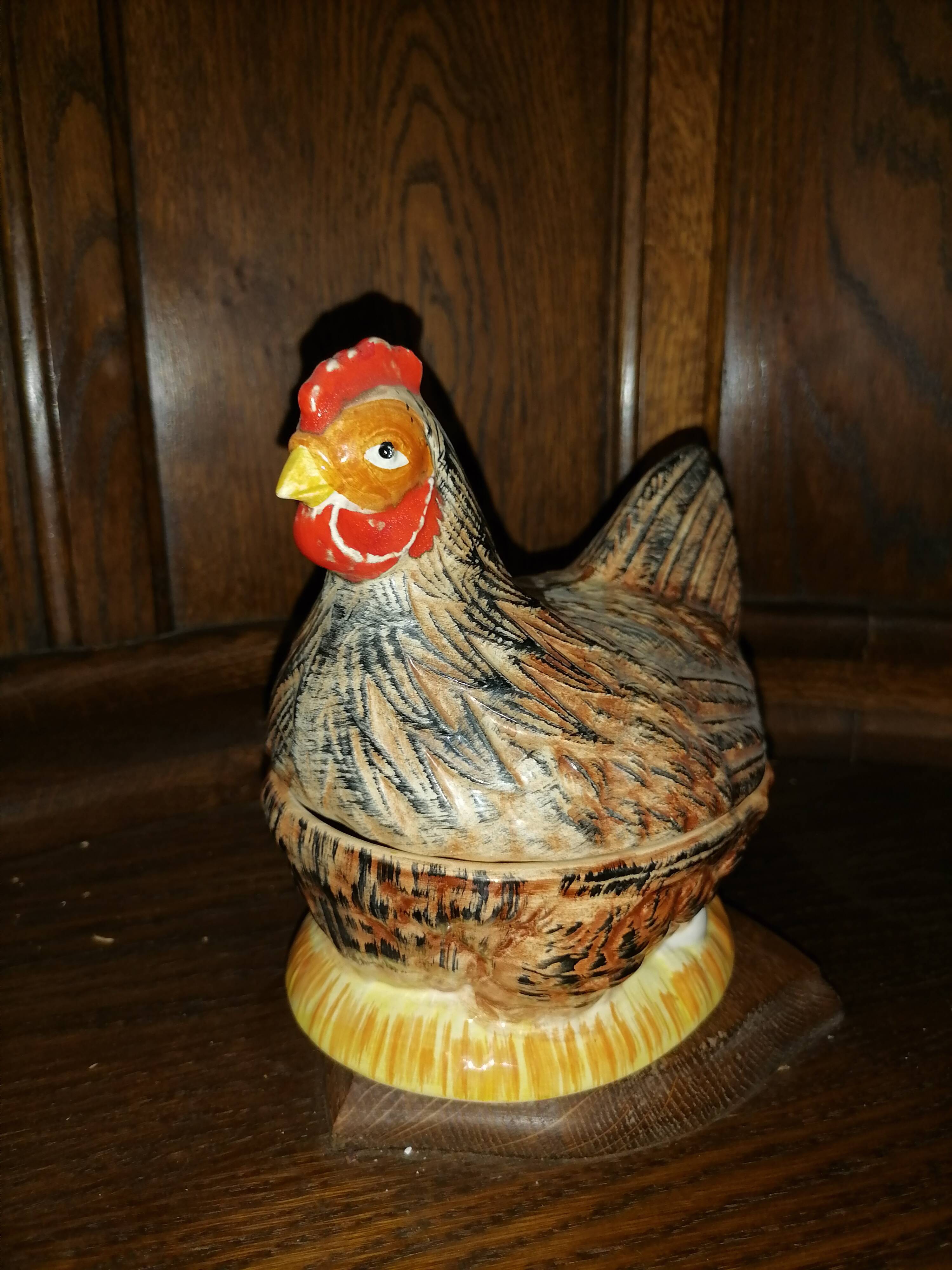 Terrine earthenware hen