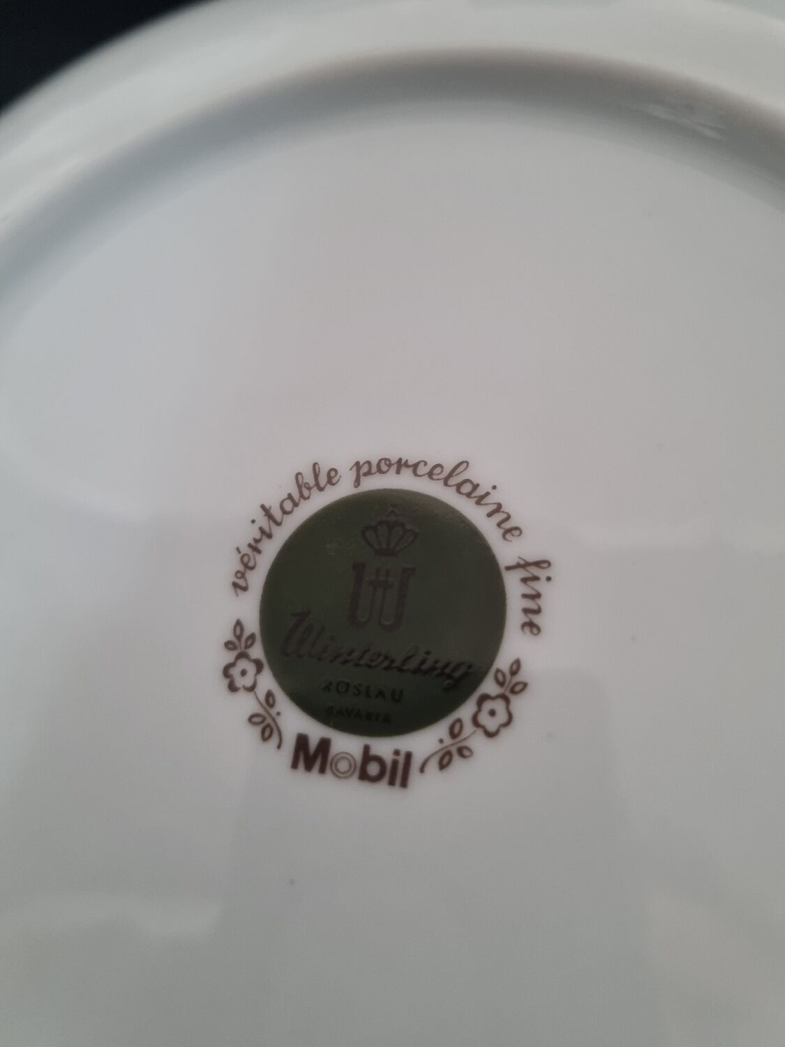 Decorative fine porcelain plate