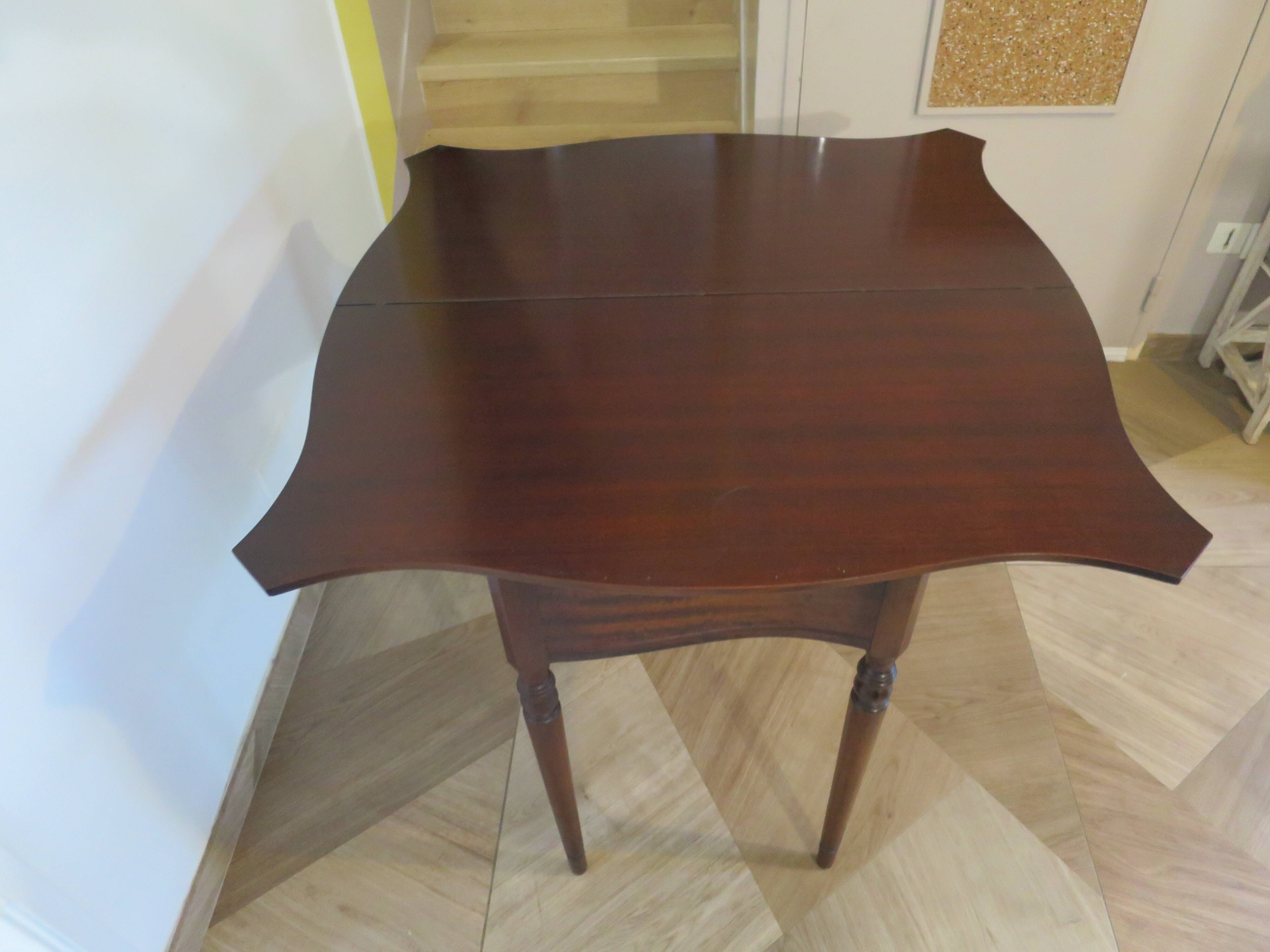 Table d’appoint extensible -Bureau-Années 80-Louis XV-teinte acajou