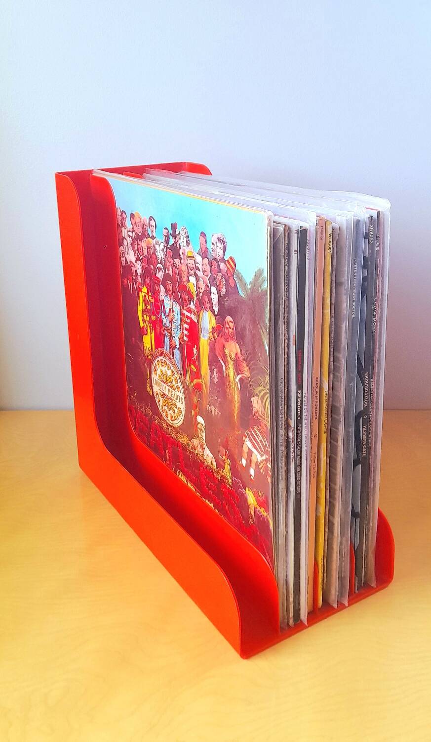 33 rpm vinyl record rack, in orange 70s plastic.