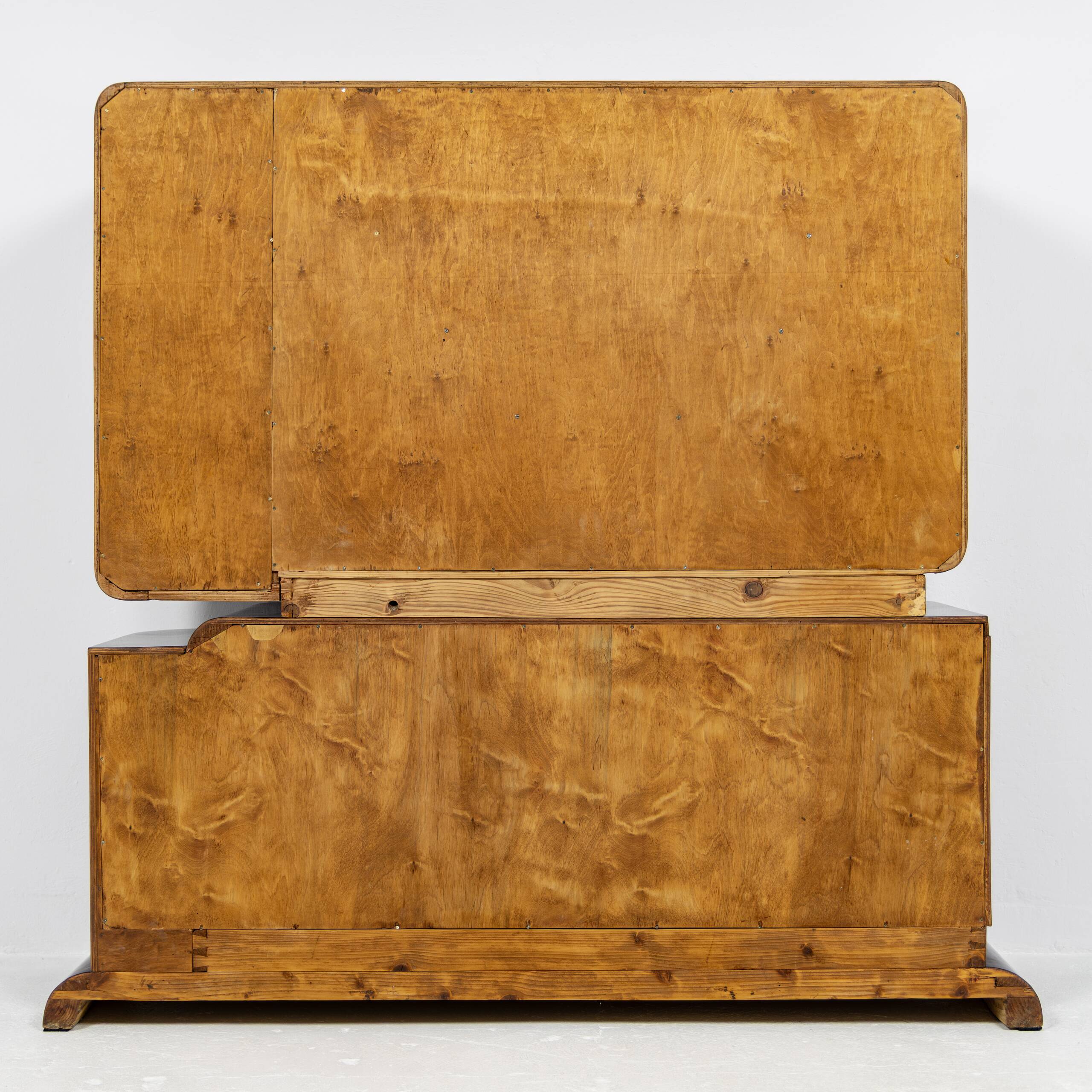 Buffet vitré asymétrique Art Déco en noyer et palissandre - 1925-1939