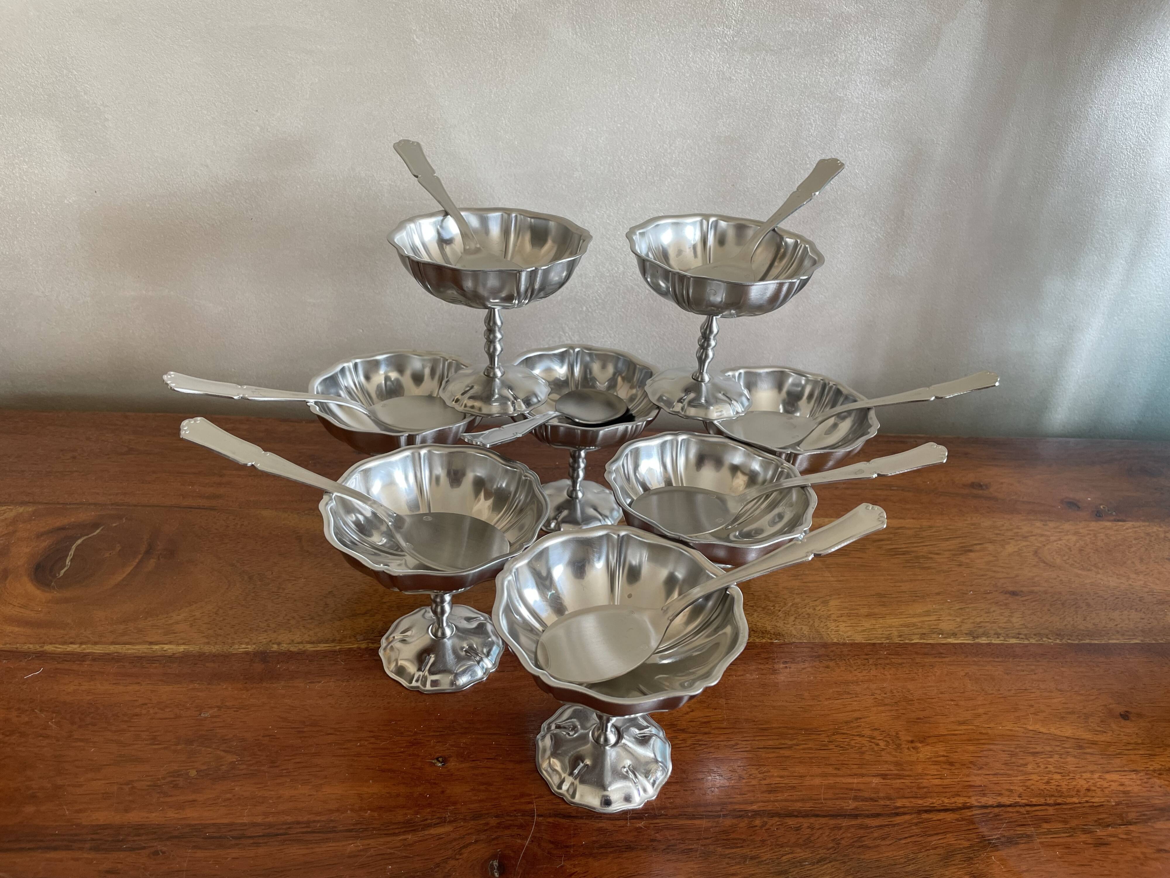 8 ice cream cups and spoons