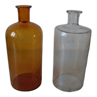 Set of 2 old jars of pharmacist apothecary doctor blown glass 1 amber