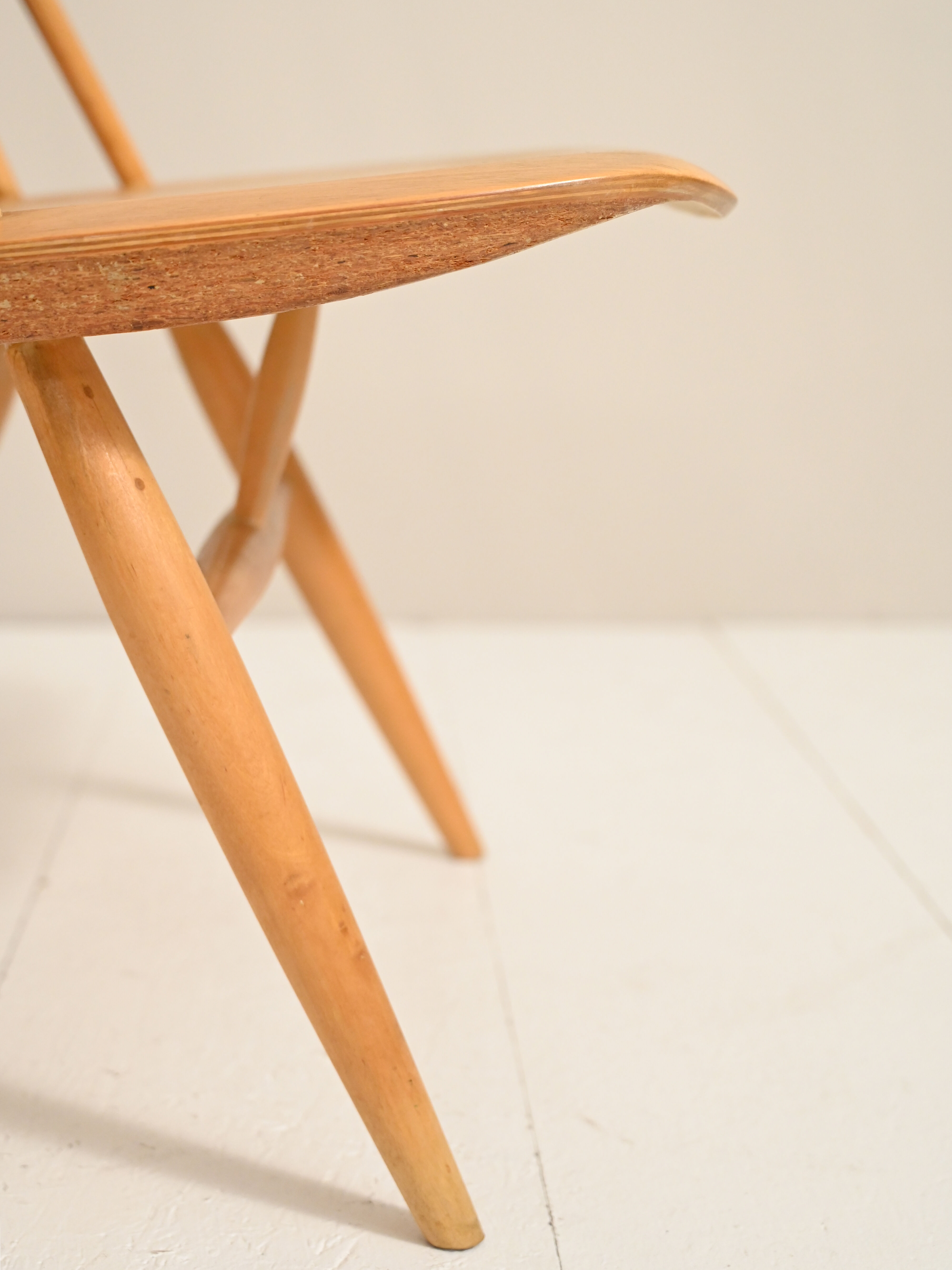Chaises Mademoiselle d'Ilmari Tapiovaara