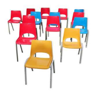 Lot de 14 chaises vintage d'école maternelle