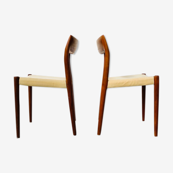 Paire de chaises #77, par Niels O. Møller pour JL Møllers Møbelfabrik, années 1950.