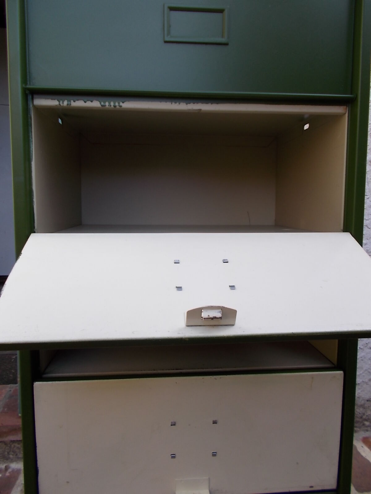 Valve steel furniture
