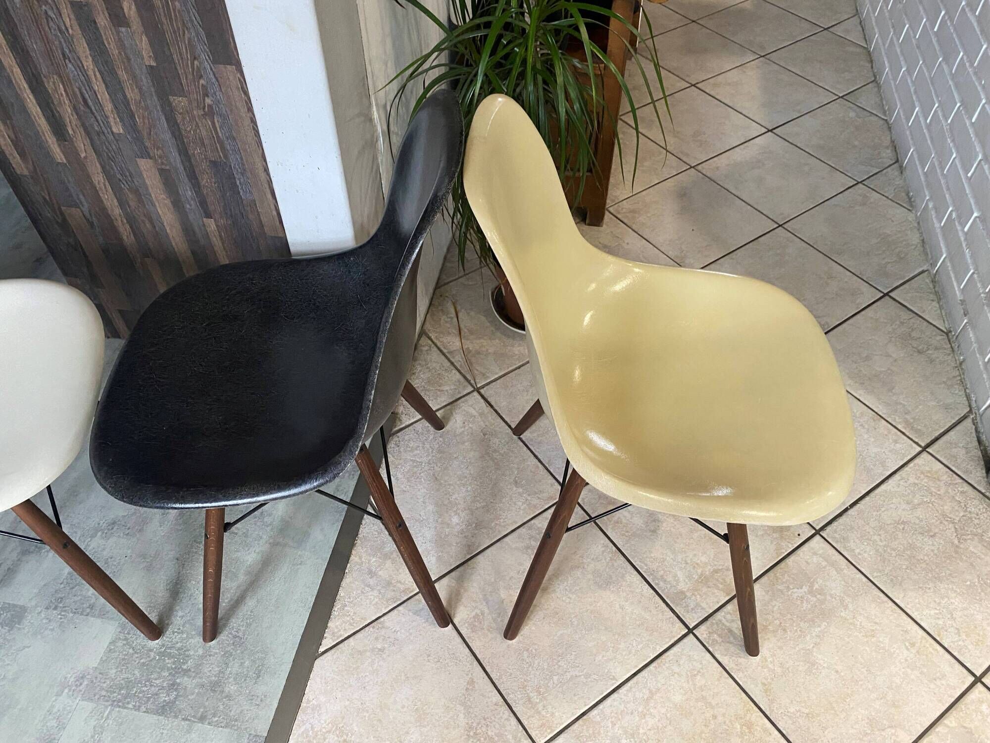 Lot 4 chaises dsw fibre noyer eames herman miller vintage