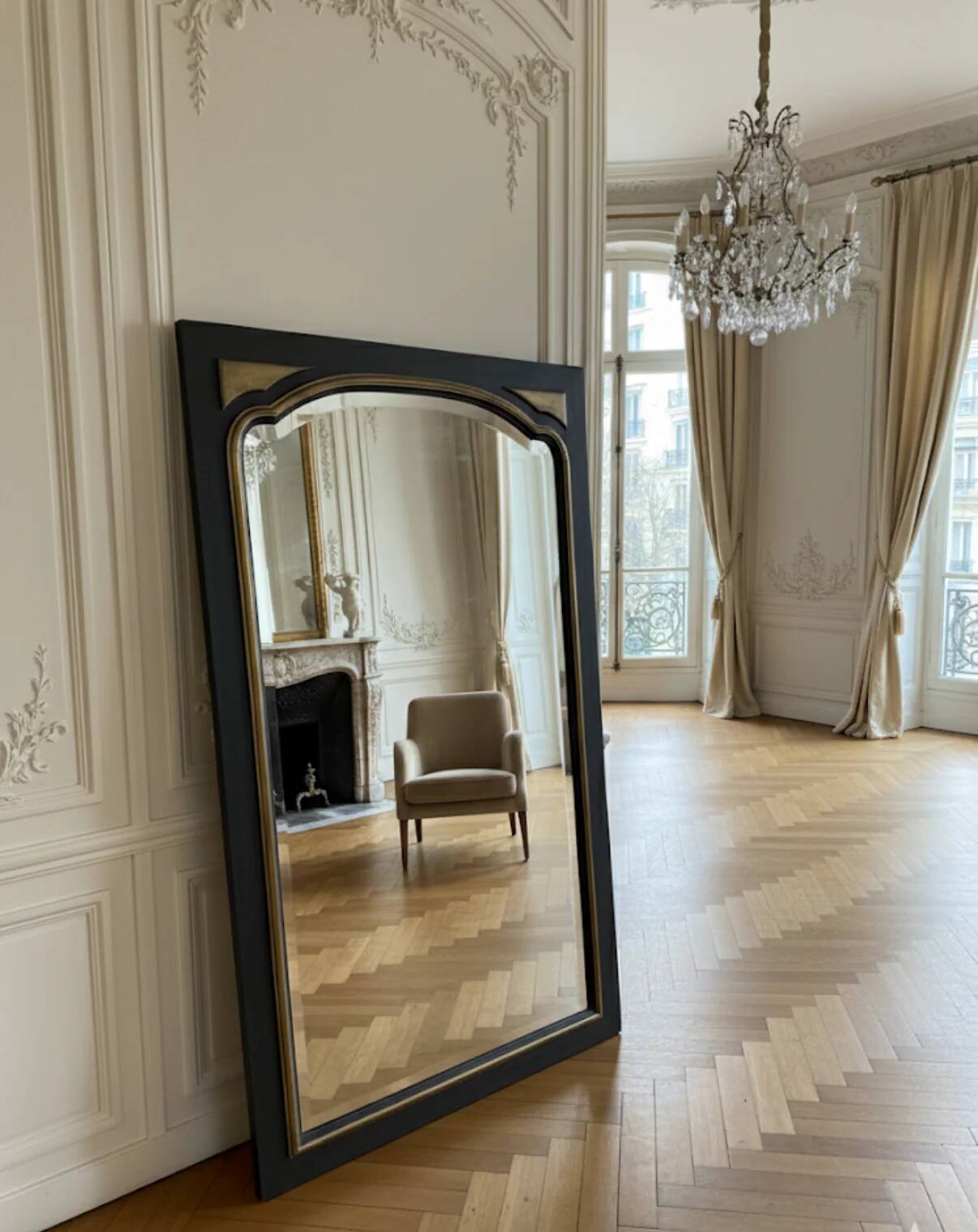 Miroir vintage glace biseautée en bois noir et doré