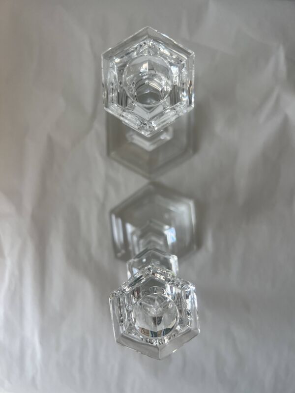 Paire de bougeoirs Baccarat en cristal taillé – Signés Baccarat France – 18