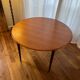 Table ronde danoise en teck années 60