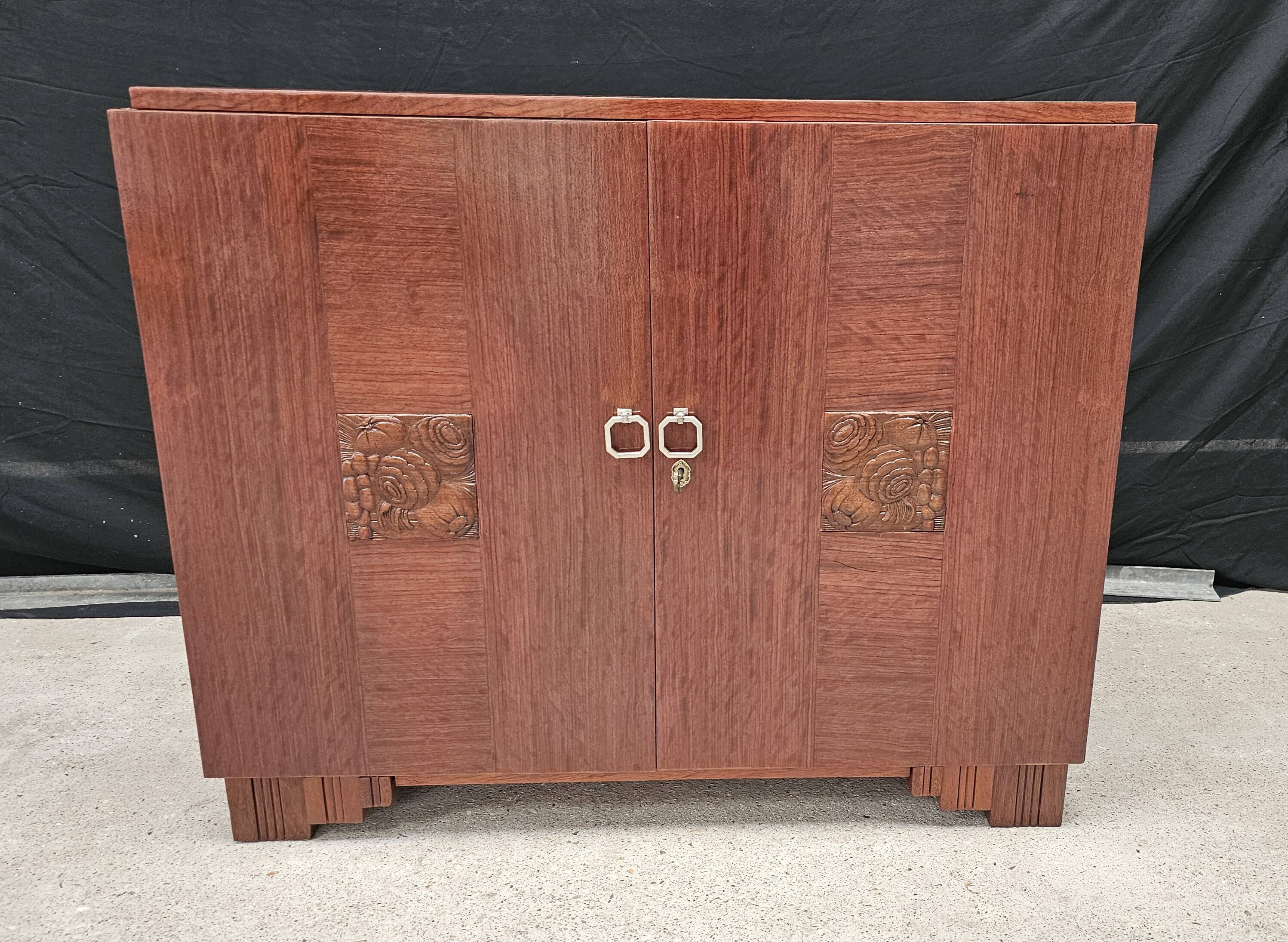 Art Deco buffet by Saddier & Fils in solid rosewood and veneer.