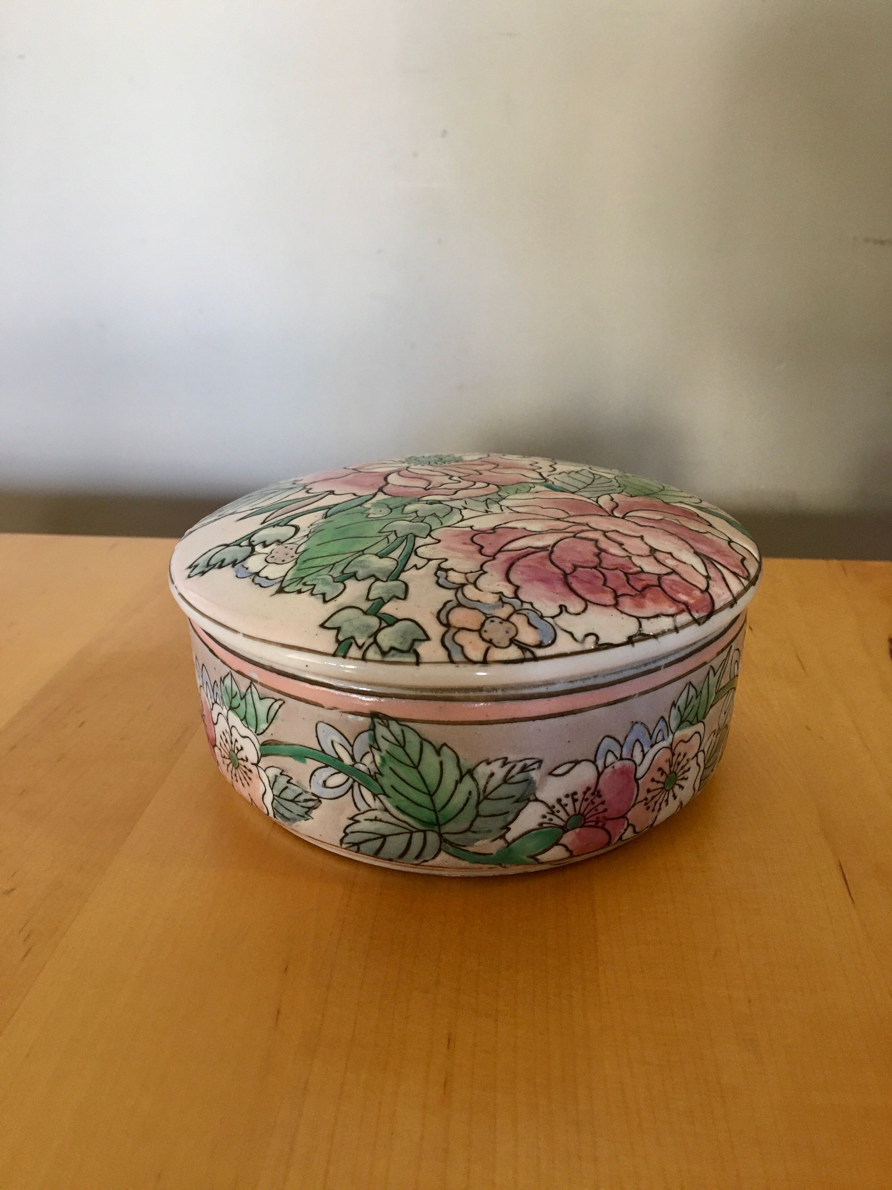 Flowery jewelry box