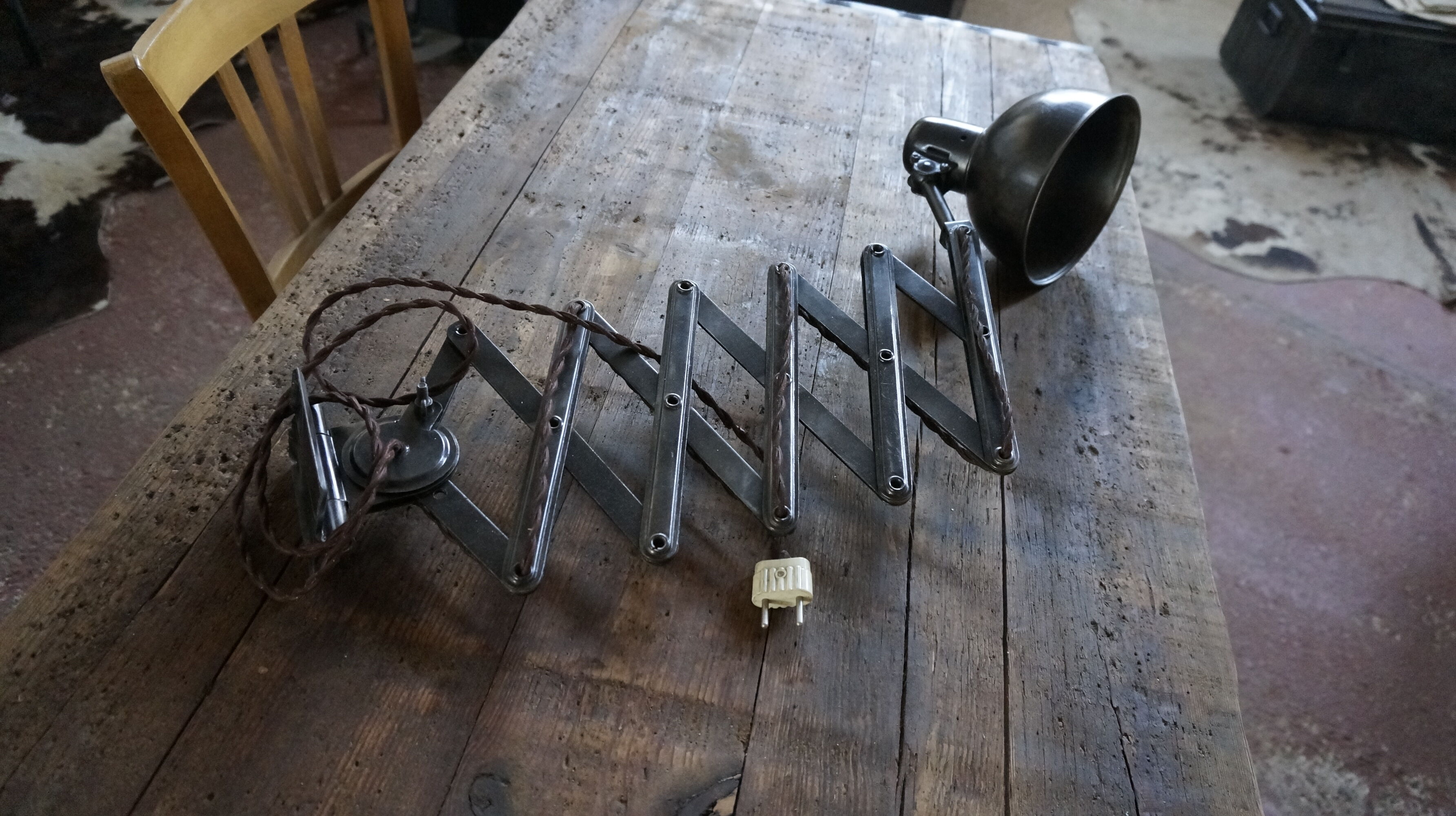 Accordion wall lamp