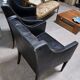 Paire de fauteuils en cuir noir, années 50