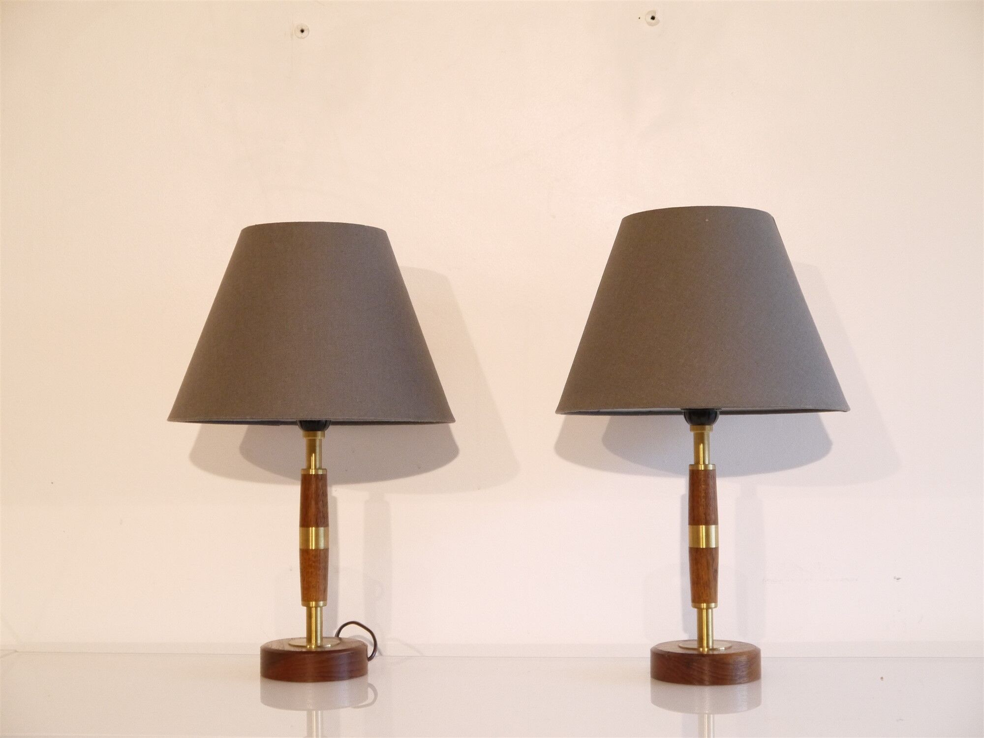 Paire de lampes vintage en teck et laiton