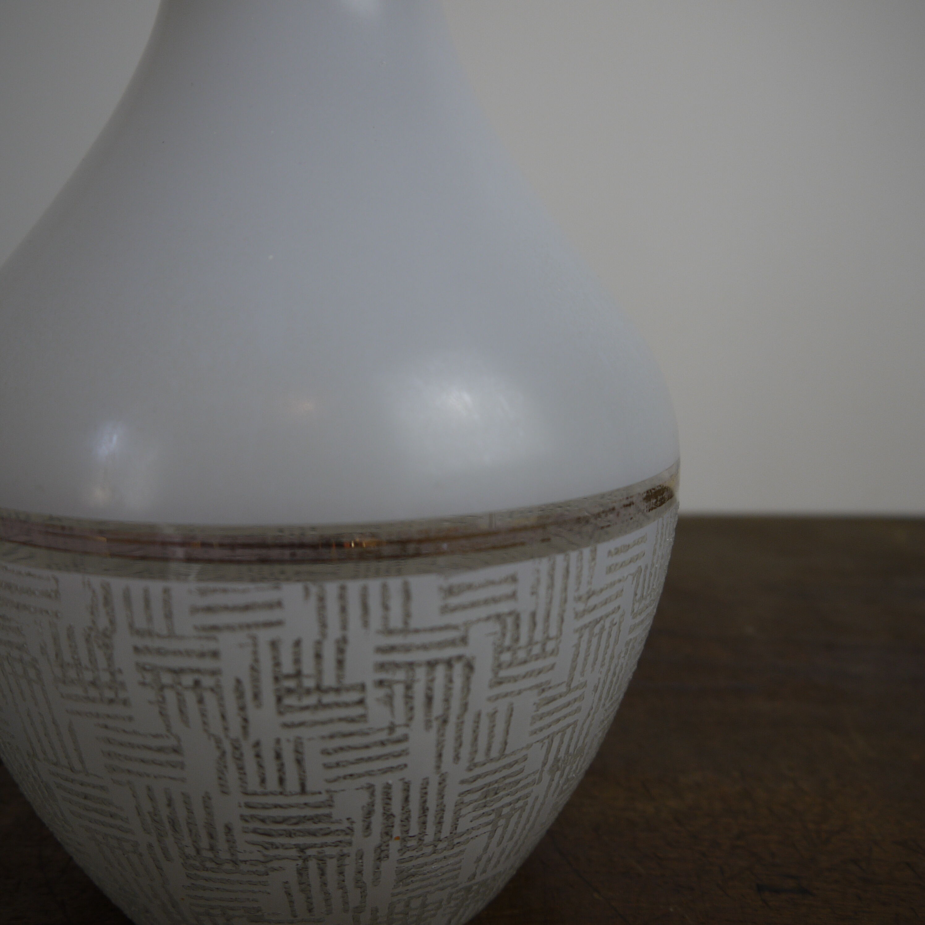 White glass suspension