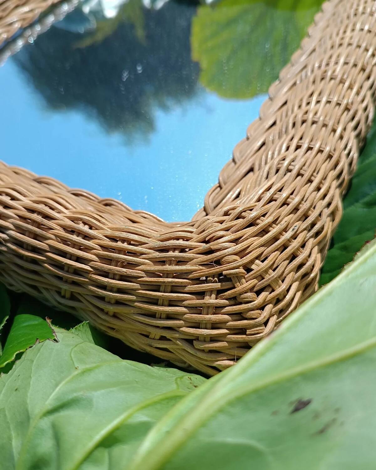 VINTAGE RATTAN MIRROR