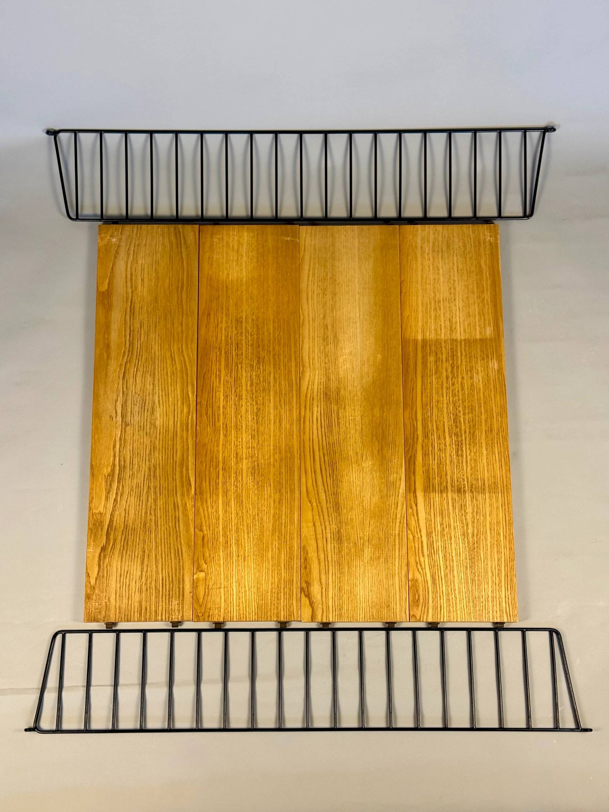 Floating wall shelf in oak veneer and black metal, 1960s.