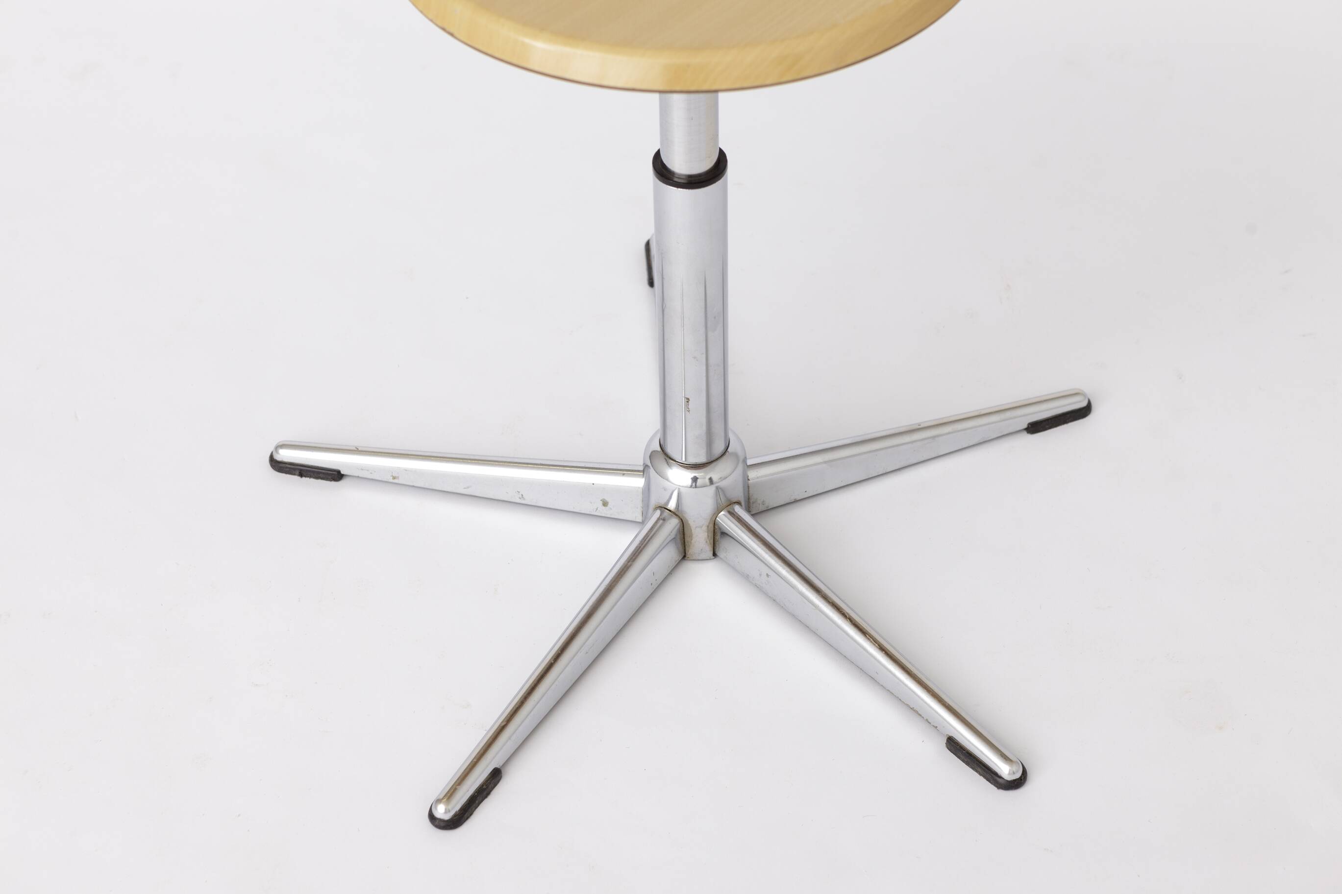 Set of 4 Vintage Industrial Stools 1970s, Chrome Adjustable Stools