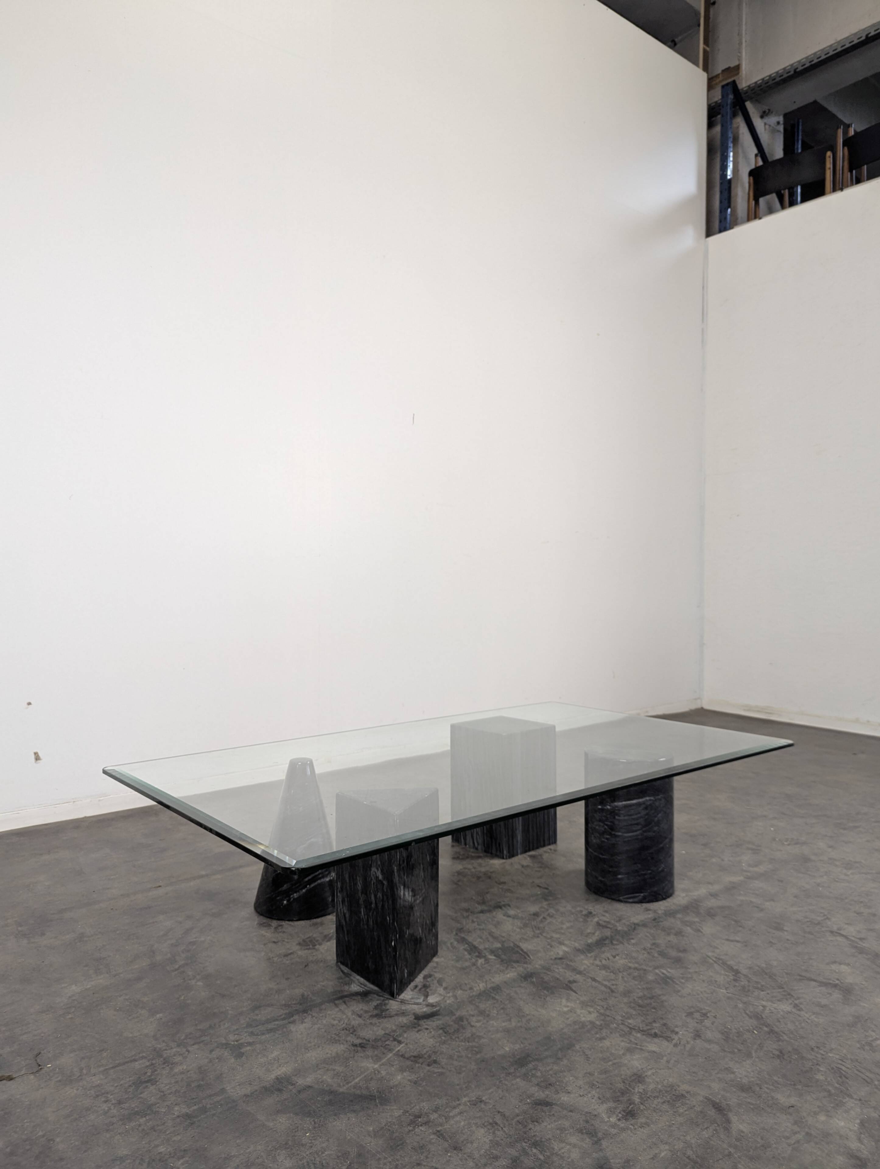 Table basse en marbre formes géométriques
