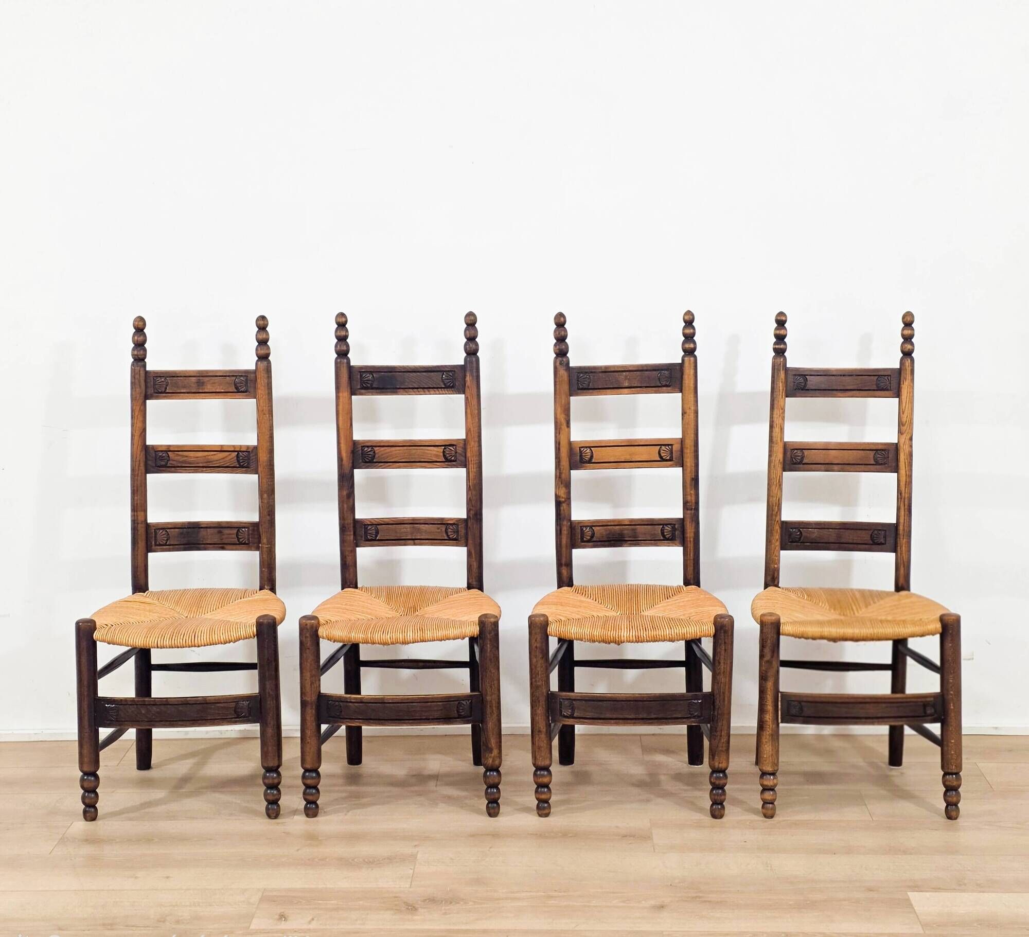 Set of 4 brutalist chairs in carved wood and straw – Circa 1940