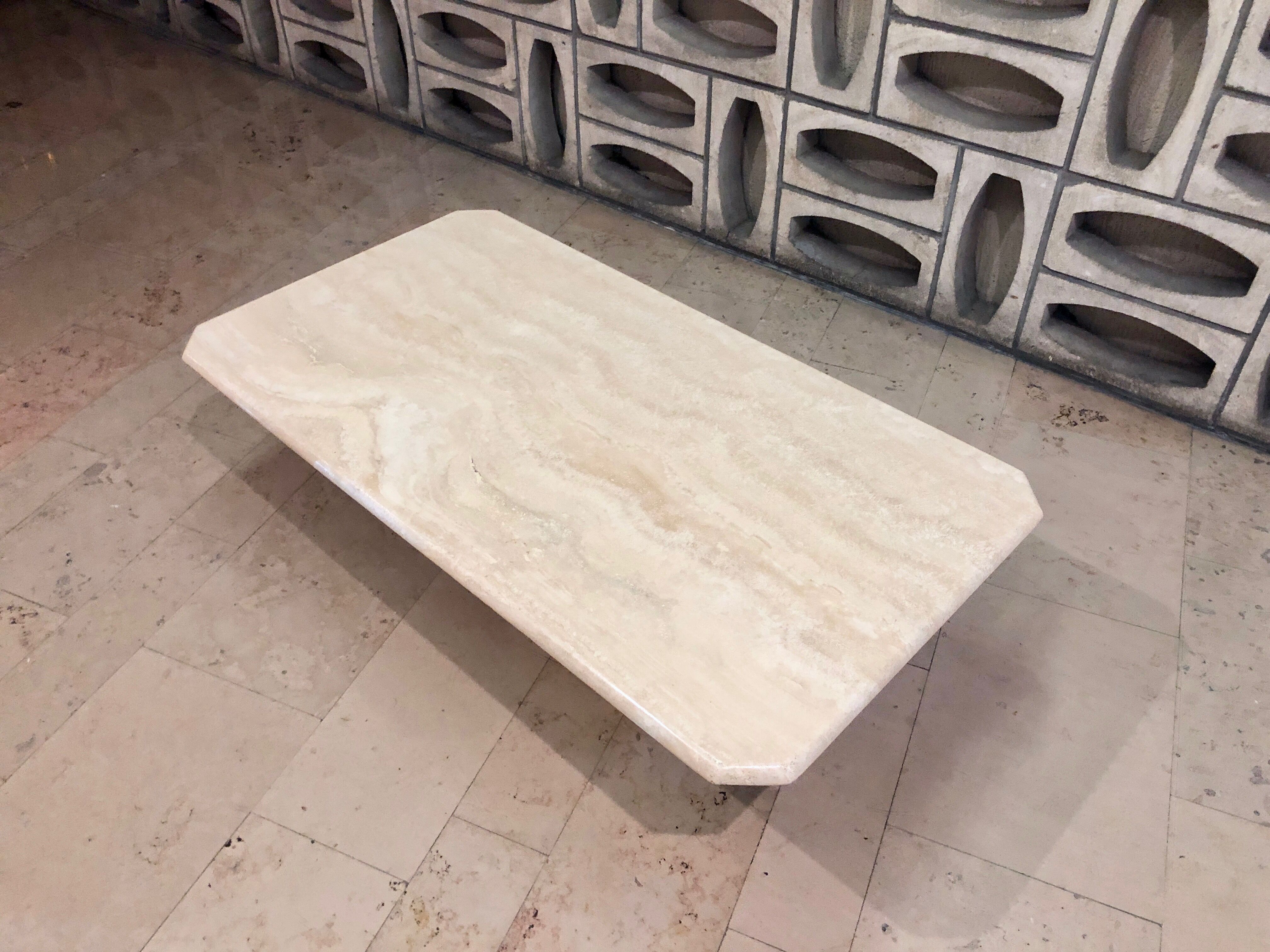 Table en travertin rectangle avec 2 pieds en l