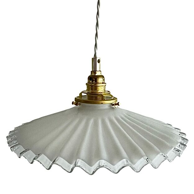 Suspension in electrified serrated white opaline to nine