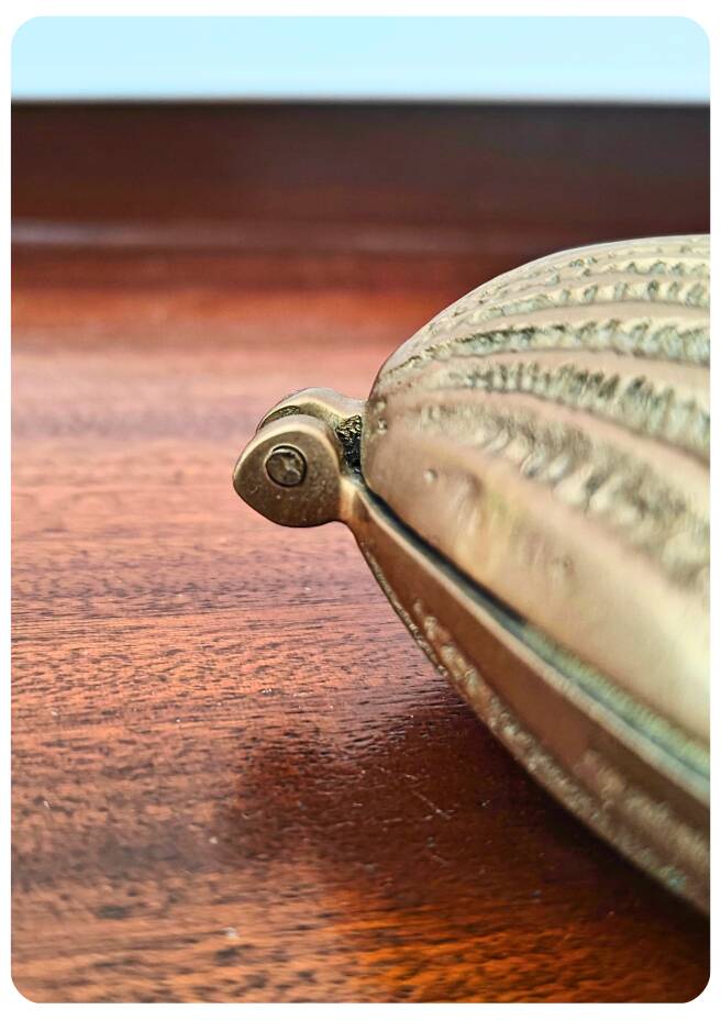Boîte vintage en laiton en forme de coquillage