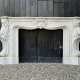 Impressionnante cheminée de style Louis XV en marbre de Carrare vers 1880