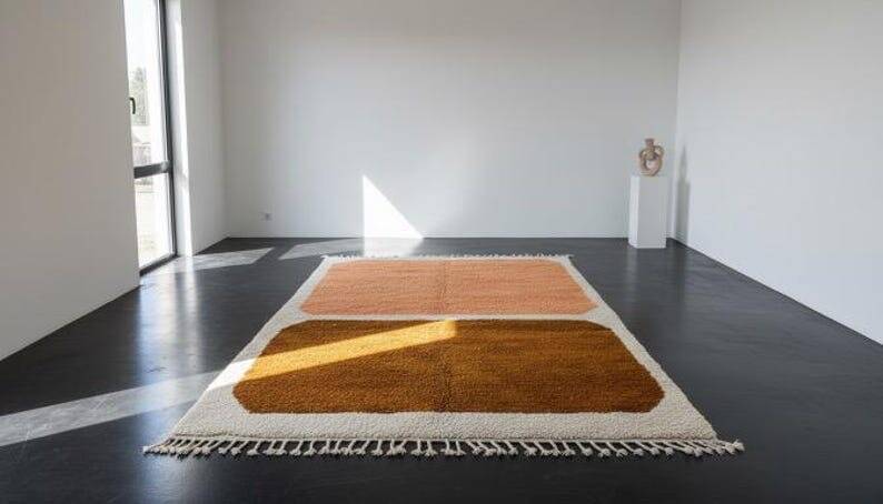 Traditional Berber rug in natural wool, size 150 x 250 cm.