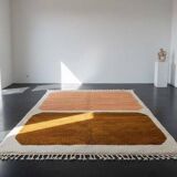 Traditional Berber rug in natural wool, size 150 x 250 cm.