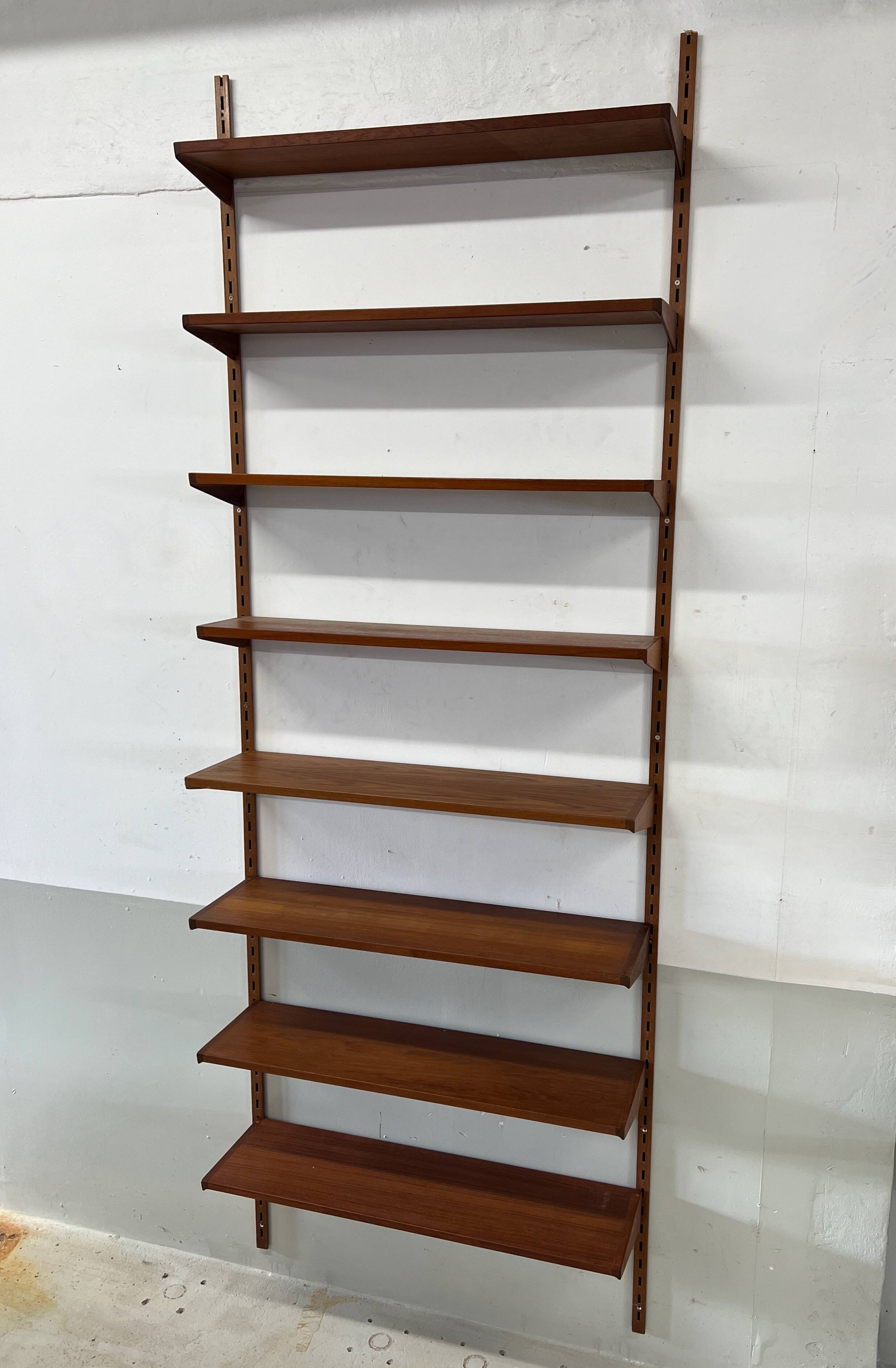 Kai Kristiansen Teak Shelving System, Felballes Møbler. Set of 8.