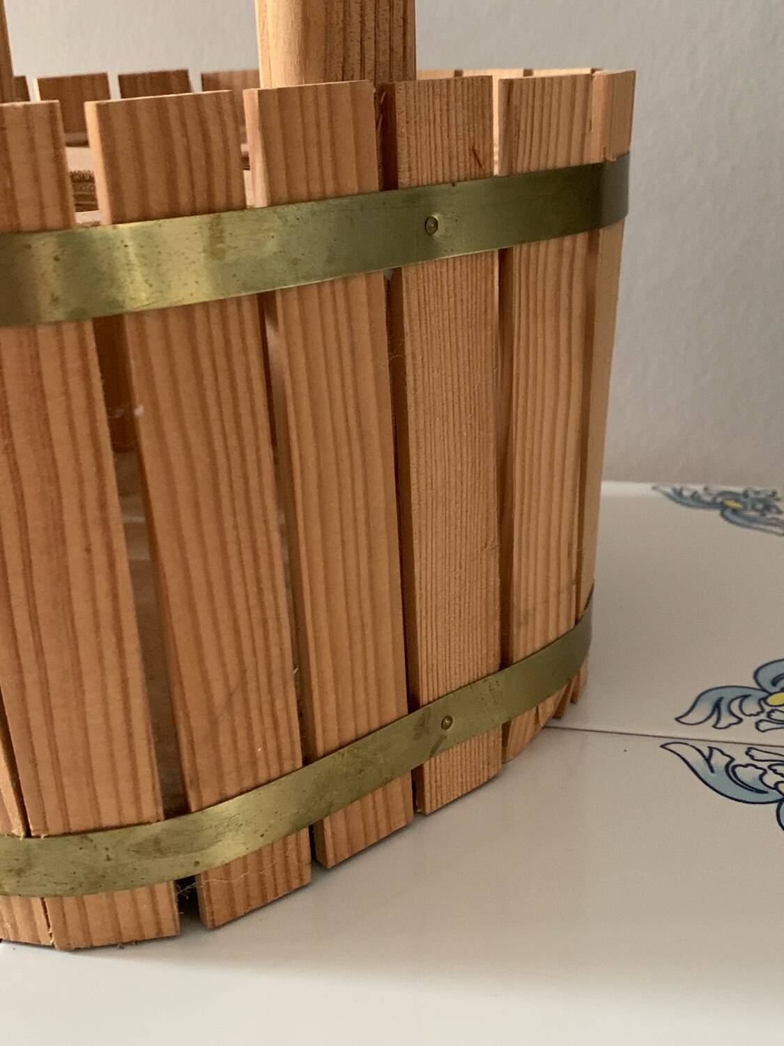 Wooden bottle holder