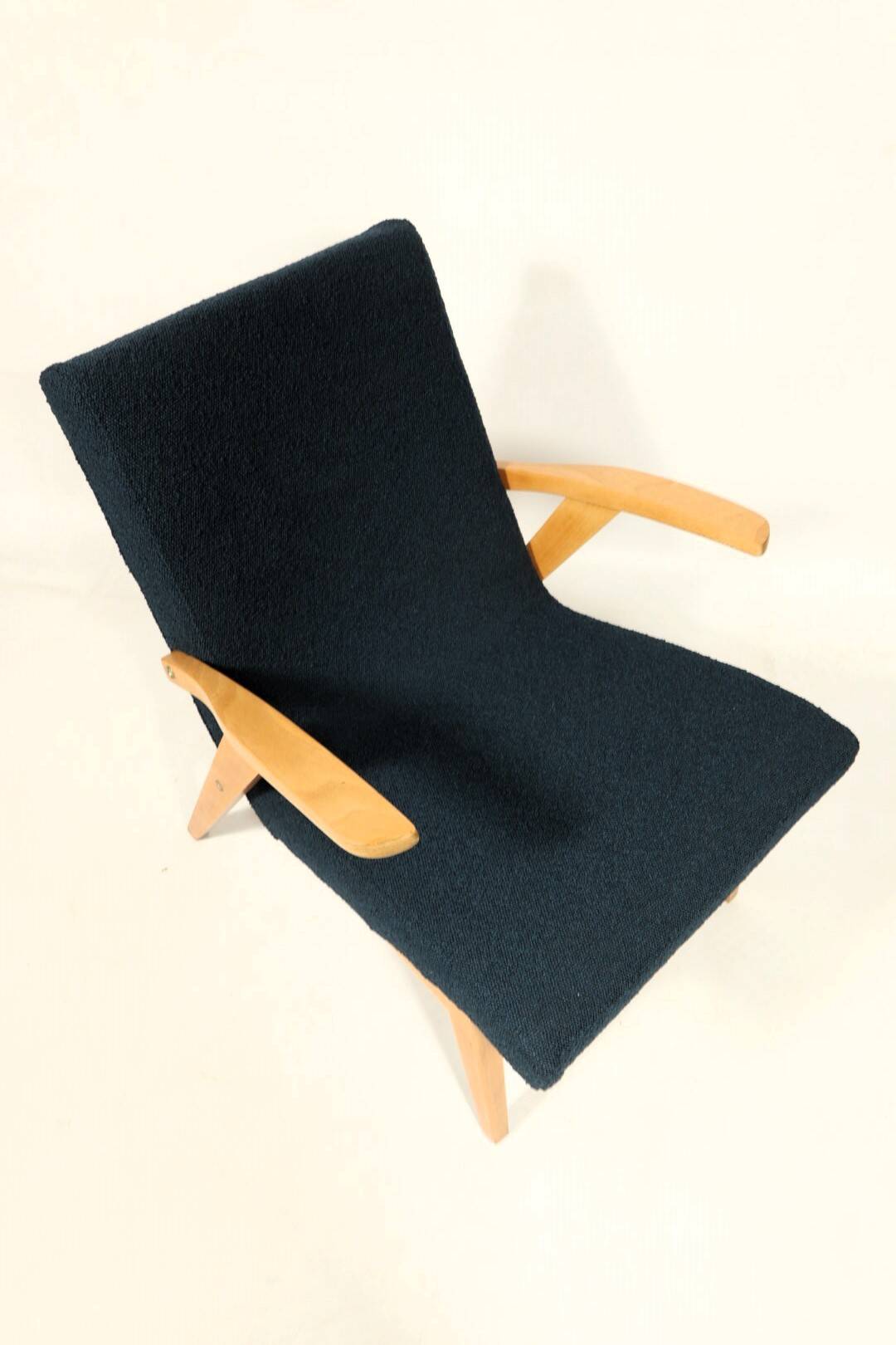 Fauteuil vintage Couleur Bleu Marine Bois Clair Design Midcentury