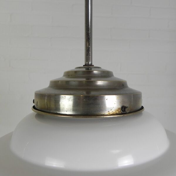 Suspension Art Déco avec abat-jour en opaline à gradins, années 1930