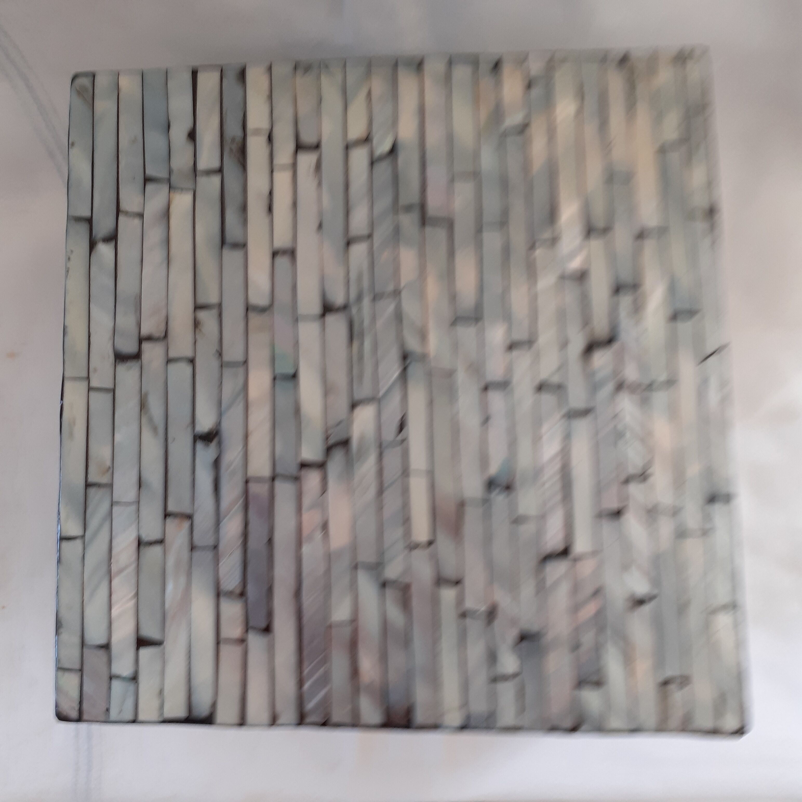 Square box in grey mother-of-pearl
