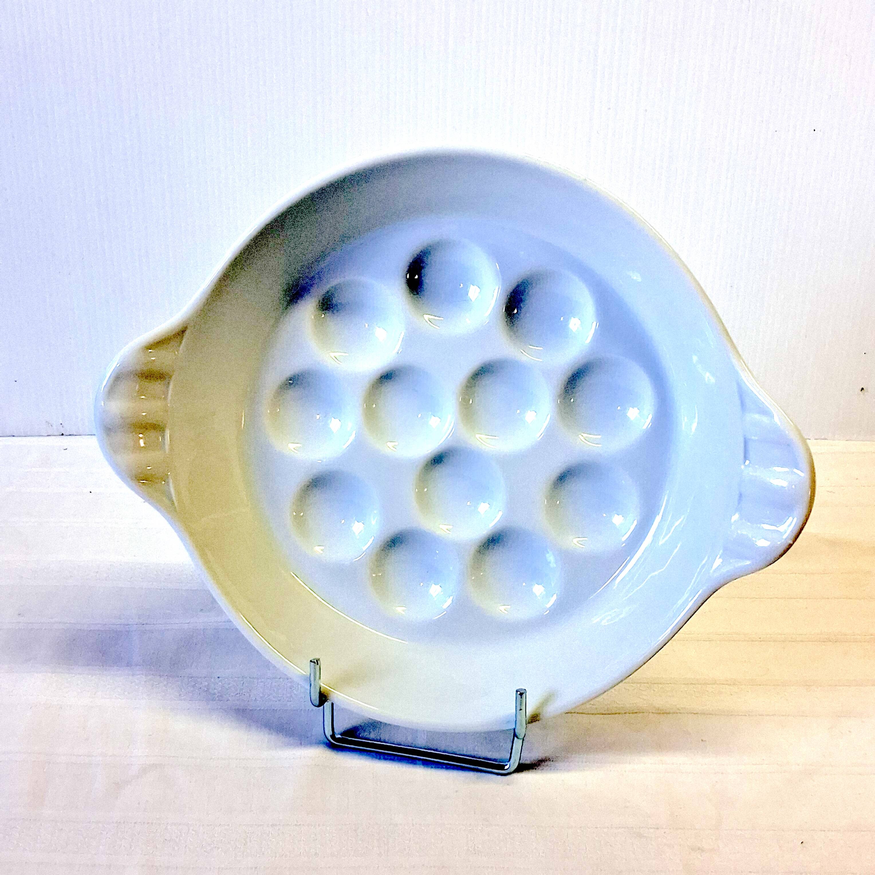 White Reussy porcelain snail dish in very good condition.