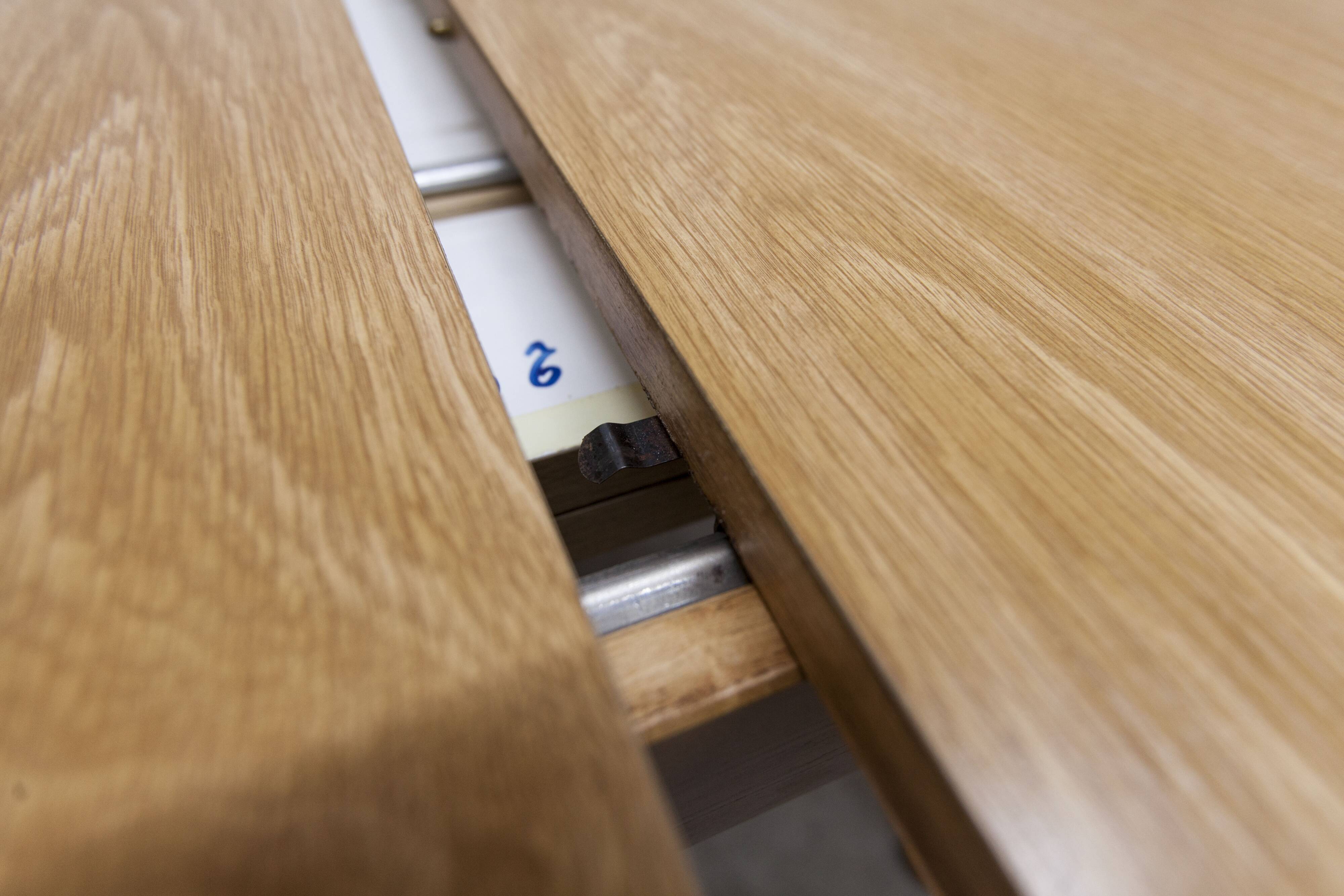 Danish ensemble transformable table 114 cm / 154 + 4 modernist chairs from the 1970s