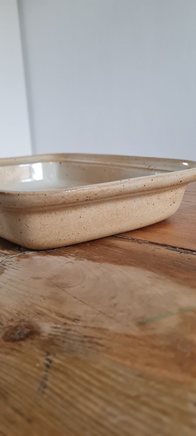 Glazed stoneware dish