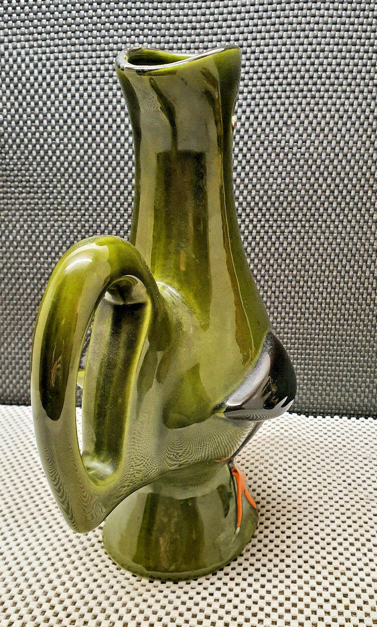 Pitcher in barbotine
