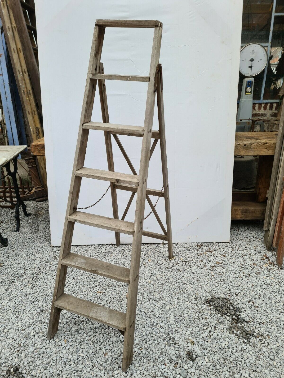 Wooden painter's stepladder